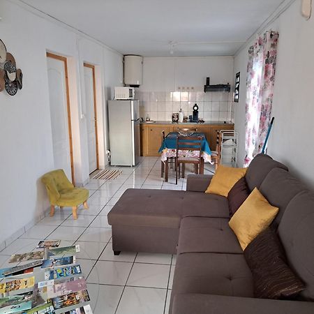 Appart A La Res Andy Accueillant 1 A 5 Pers Arrive Autonome , 2 Places De Parking Dans La Cour Devant La Maison Apartment Saint-Denis Bagian luar foto