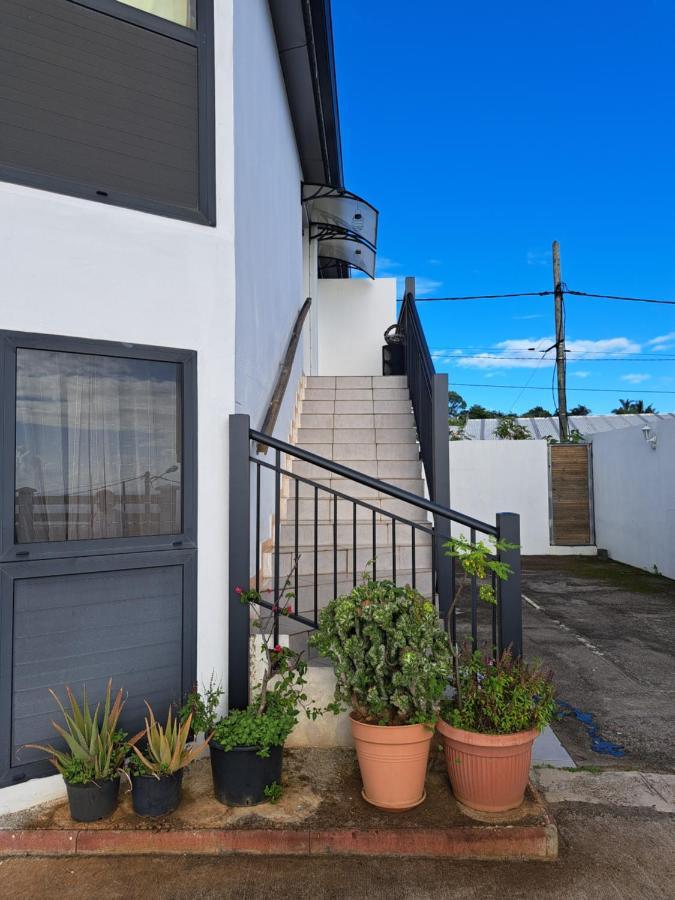 Appart A La Res Andy Accueillant 1 A 5 Pers Arrive Autonome , 2 Places De Parking Dans La Cour Devant La Maison Apartment Saint-Denis Bagian luar foto