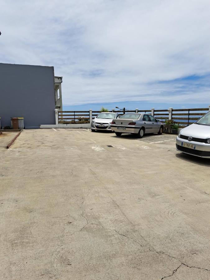 Appart A La Res Andy Accueillant 1 A 5 Pers Arrive Autonome , 2 Places De Parking Dans La Cour Devant La Maison Apartment Saint-Denis Bagian luar foto