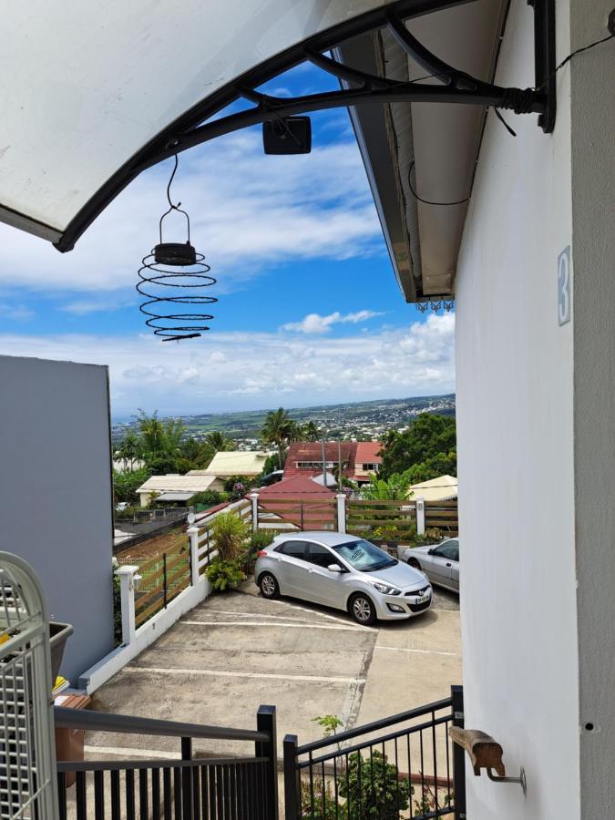 Appart A La Res Andy Accueillant 1 A 5 Pers Arrive Autonome , 2 Places De Parking Dans La Cour Devant La Maison Apartment Saint-Denis Bagian luar foto
