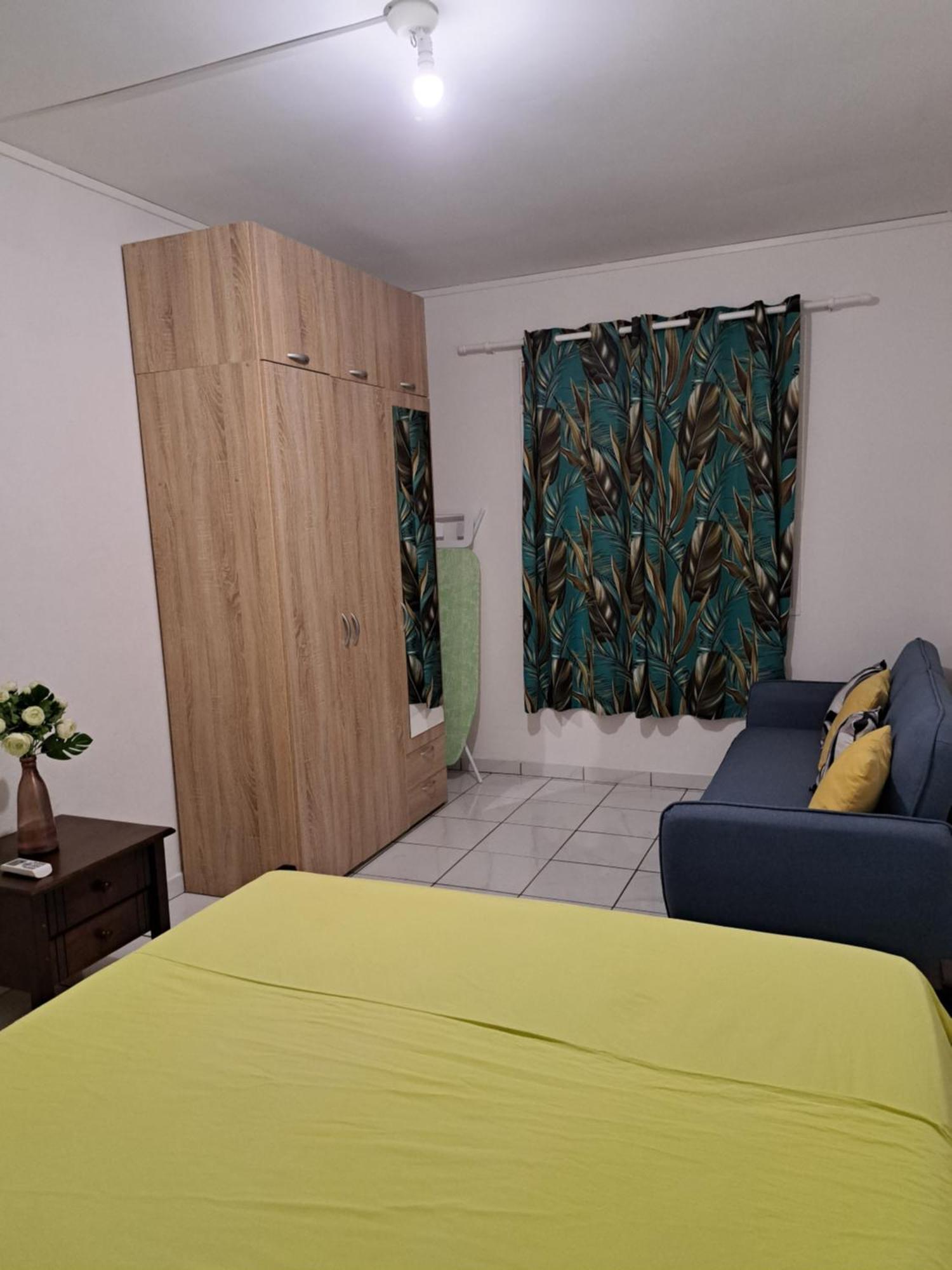 Appart A La Res Andy Accueillant 1 A 5 Pers Arrive Autonome , 2 Places De Parking Dans La Cour Devant La Maison Apartment Saint-Denis Bagian luar foto