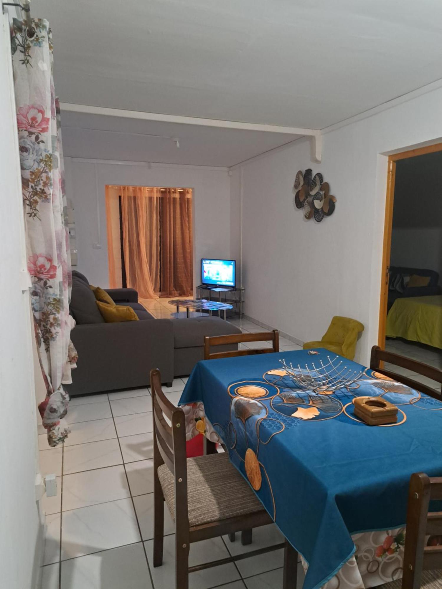 Appart A La Res Andy Accueillant 1 A 5 Pers Arrive Autonome , 2 Places De Parking Dans La Cour Devant La Maison Apartment Saint-Denis Bagian luar foto