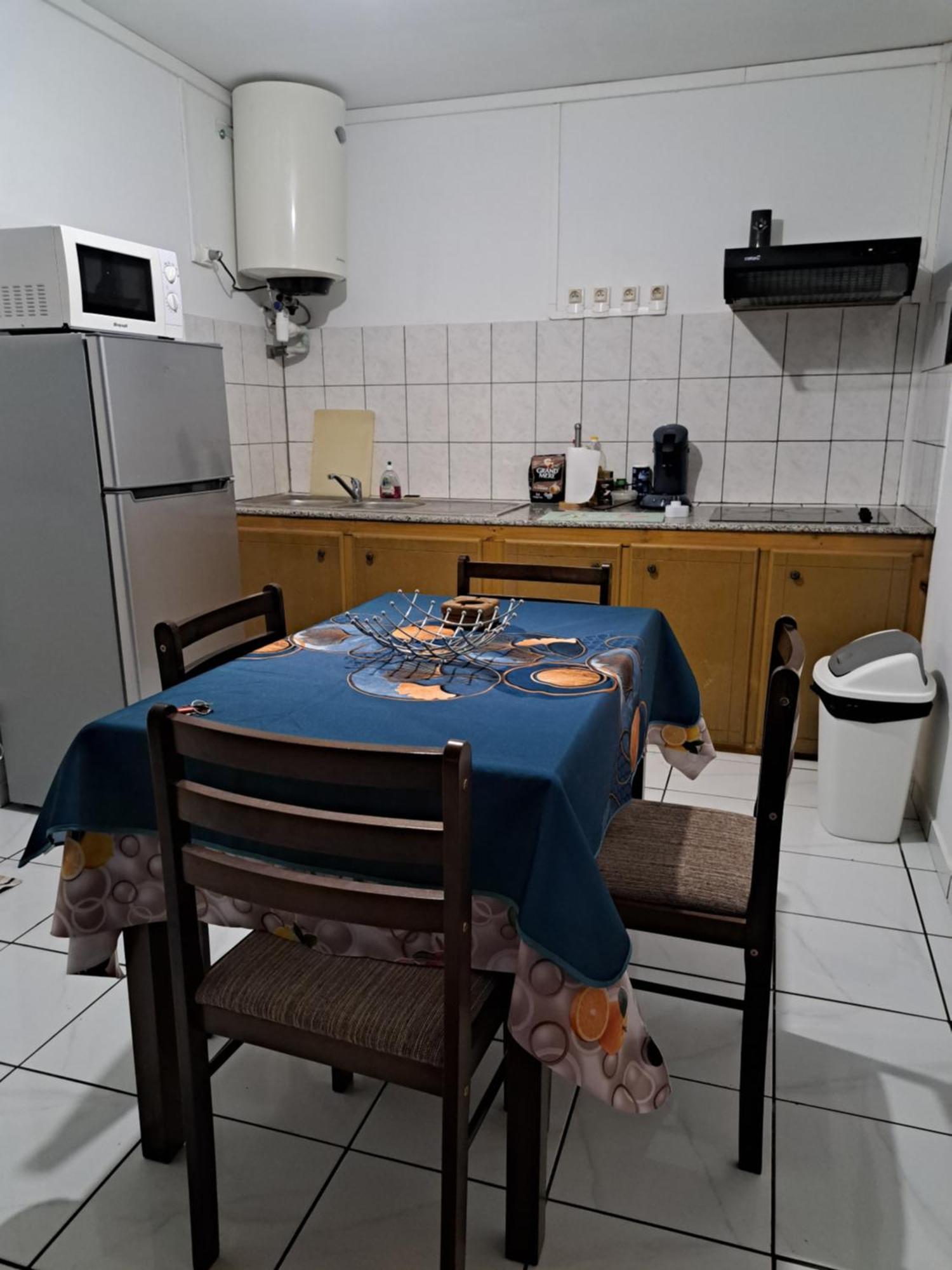 Appart A La Res Andy Accueillant 1 A 5 Pers Arrive Autonome , 2 Places De Parking Dans La Cour Devant La Maison Apartment Saint-Denis Bagian luar foto