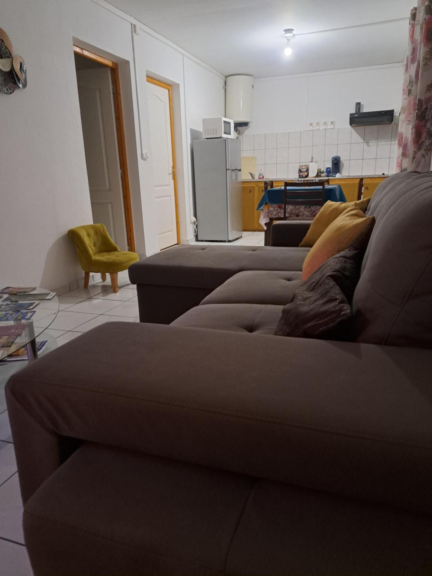 Appart A La Res Andy Accueillant 1 A 5 Pers Arrive Autonome , 2 Places De Parking Dans La Cour Devant La Maison Apartment Saint-Denis Bagian luar foto
